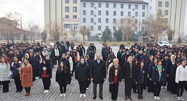 İl Müdürü Gün, Iğdır Mehmet Murat İşler Sosyal Bilimler Lisesi'ni ziyaret etti