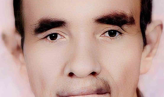 Isınmak için sobanın yanına oturduğu sırada kıyafeti tutuştu, hayatını kaybetti