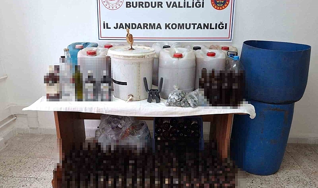 Kaçak içki operasyonunda çok sayıda kaçak alkol şişesi ele geçirildi