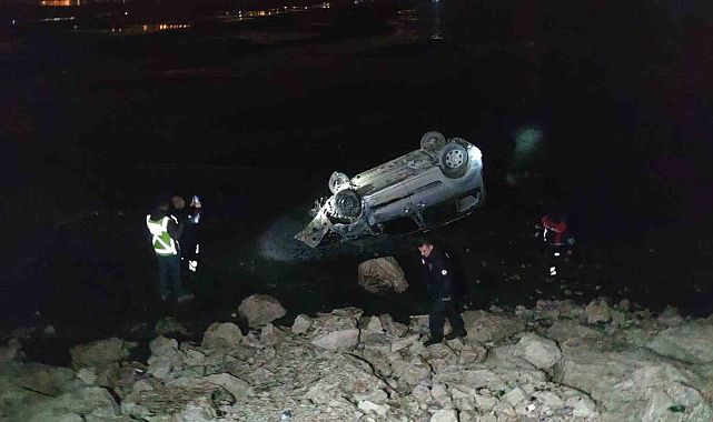 Kamyonet Van Gölüne Uçtu: 2 Yaralı!