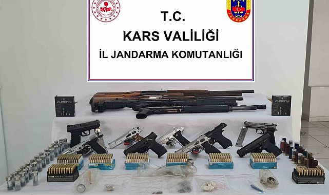 Kars&#039;ta Kapsamlı Operasyon: Silah, Uyuşturucu ve Aranan Şahıslar Ele Geçirildi