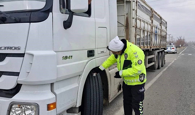 Kars&#039;ta trafik güvenliğini sağlamak amacıyla kış lastiği denetimi