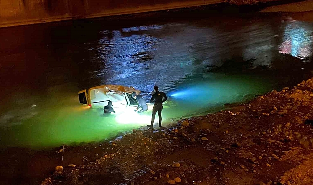 Kontrolden çıkan araç dereye uçtu