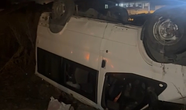 Kontrolden çıkan minibüs takla attı