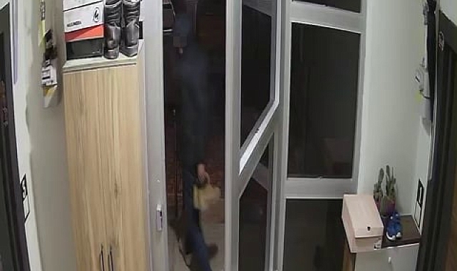 Mağazada alışveriş yapar gibi ayakkabı çaldılar