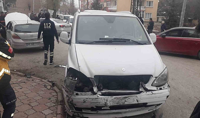 Malatya&#039;da 4 aracın karıştığı zincirleme kaza