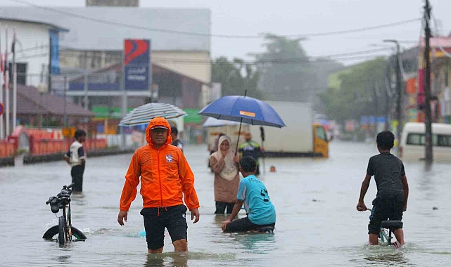 Malezya&#039;da yaşanan sel felaketinde can kaybı artıyor