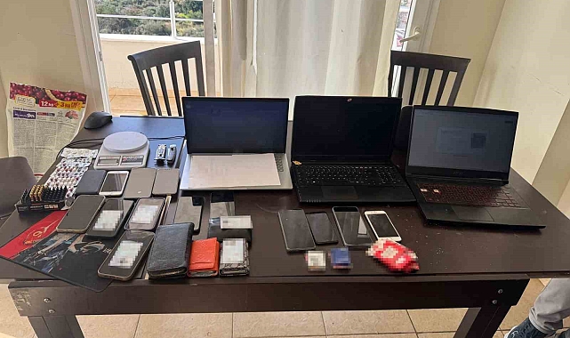 Mersin&#039;de PTT Dolandırıcılığı Çetesi Çökertildi: 7 Kişiden 519 Bin TL Alındı