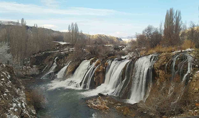 Muradiye Şelalesi ziyaretçilerini bekliyor
