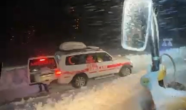 Muş&#039;ta Kar Fırtınası Ekipleri Mahsur Bıraktı: Zorlu Kurtarma Operasyonu