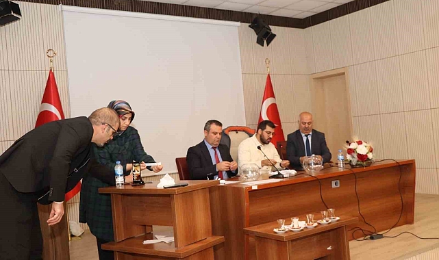 Oltu&#039;da işsizlikle mücadele projesi kapsamında Oltu&#039;da 75 kişi işe alındı