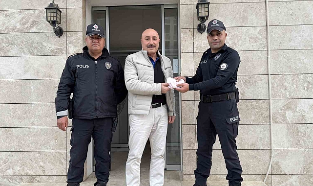 Polis, bulduğu 30 bin 200 TL&#039;yi sahibine teslim etti