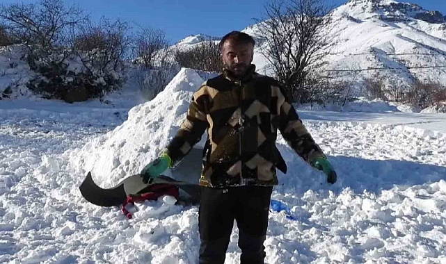 Profesyonel dağcı Bülent Erkan, kar mağarası yaptı