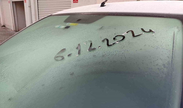 Sıcaklık düştü, camlar buz tuttu