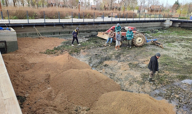 Su kaçağını imece usulü tamir ettiler