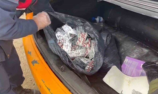 Şüphe üzerine durdurulan bir ticari takside binlerce psikotrop hap ele geçirildi