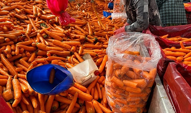 Tarlada 8 lira olan havuç pazarda 45 liradan satılıyor