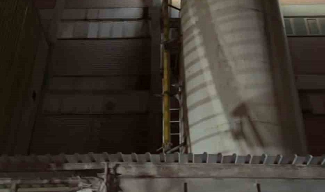 Tarsus&#039;ta yem fabrikasında yangın