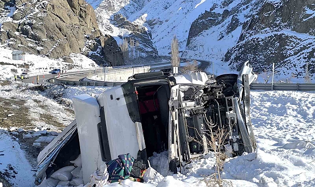 Tehlike saçan viyadükte bir ay içinde üçüncü kez kaza meydana geldi