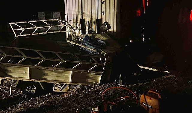 Tır kamyoneti ezdi 1 kişi öldü