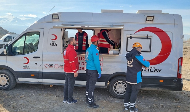 Türk Kızılayı Iğdır Şubesi, Mobil Çay ve Çorba Servisiyle Vatandaşlara Sıcak İkramda Bulunuyor