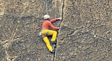 Tuzluca Testere Vadisi'ne Büyük Bir Dağcılık Ekibi Tırmanış Gerçekleştirdi