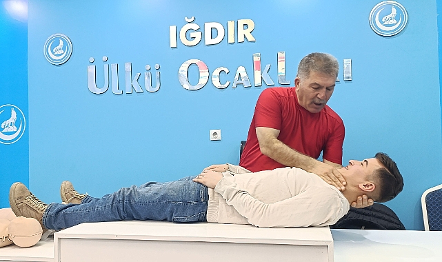 Ülkü Ocakları Iğdır&#039;da Gençlere Hayat Kurtarma Dersi