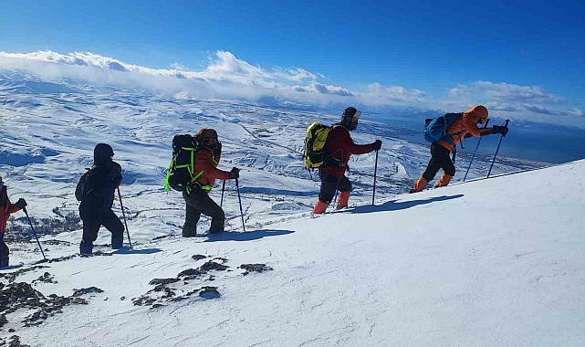 Vadi Doğa Sporları Kulübü, Küçük Erek Dağı&#039;nı Fethetti
