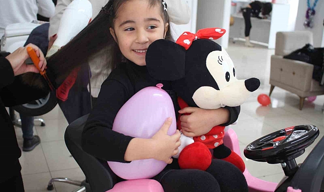 Van&#039;da Çocukların Tıraş Korkusu Oyun Parkına Dönüşen Kuaförde Yerle Yüz Buluyor