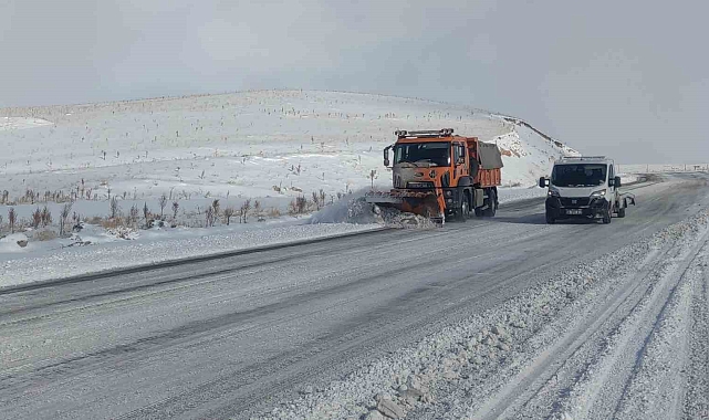 Van&#039;da Yaşamı Felç Eden Kar Yağışı: 21 Yerleşim Yeri Ulaşıma Kapalı
