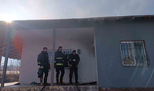 Van&#039;ın Edremit ilçesinde bir evde yangın çıktı