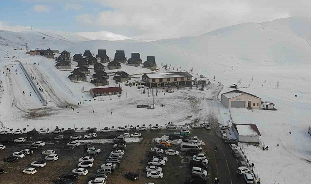 Vatandaşlar kayağa akın etti