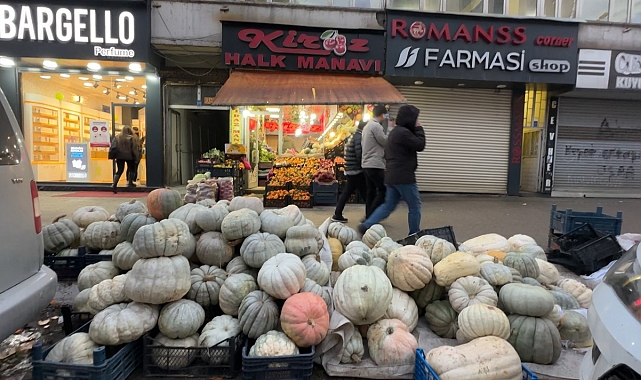 Yüksekova&#039;da kışın vazgeçilmezi bal kabaklar da tezgahlardaki yerini aldı