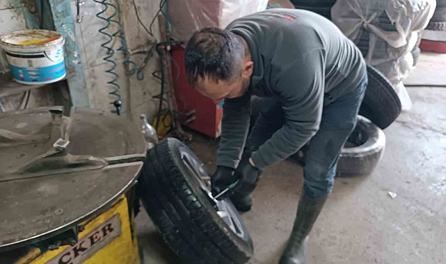 Yurt genelinde lastikçilerde &#039;kış lastiği&#039; yoğunluğu yaşanıyor
