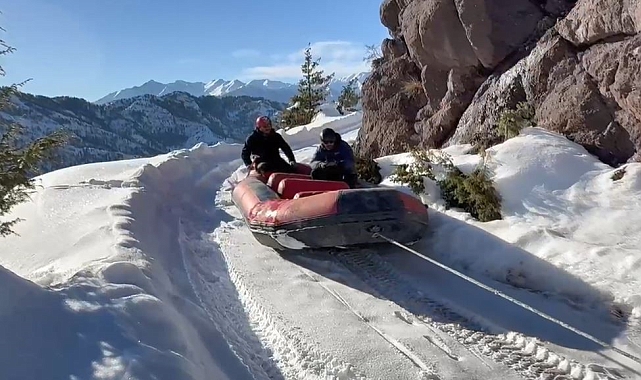 Yusufeli&#039;nde Kar Üzerinde Rafting Heyecanı