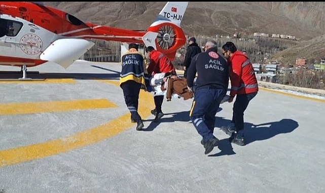 28 yaşındaki hasta, ambulans helikopterle Van&#039;a sevk edildi