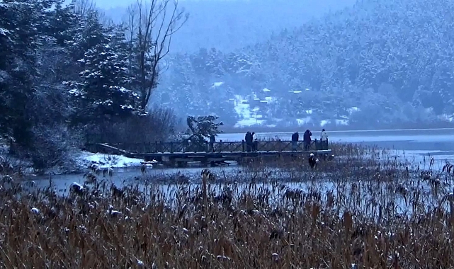Abant Gölü&#039;nde Kar Keyfi