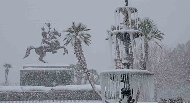 ABD'yi Vuran Şiddetli Kar Fırtınası: 4 Ölü, Binlerce Uçuş İptal