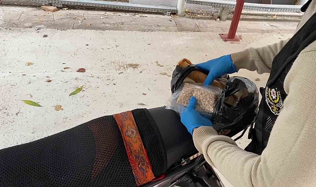 Adana'da Ekmek Arasında Saklanan Uyuşturucuyla Yakalandı
