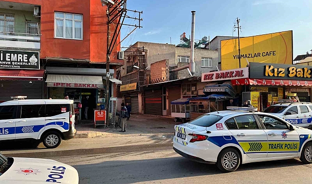Adana&#039;da sokak ortasında husumetli kavgası: 1 ölü, 1 yaralı