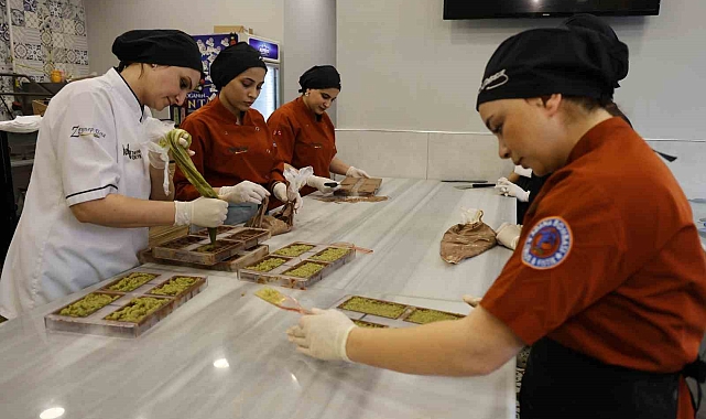 Adanalı Tatlının Başarısı: Dubai Çikolatası&#039;nın Yerini Adana Çikolatası Aldı