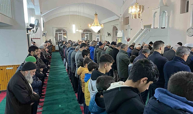 Adıyaman&#039;da Regaip Kandili Coşkusu: Birlik ve Beraberlik Mesajları Verildi