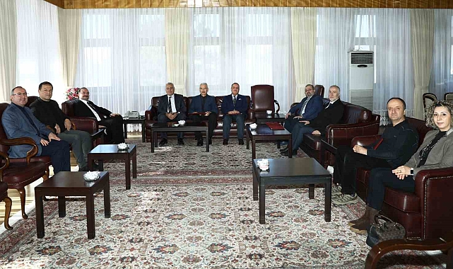 Akredite olan bölümler belgelerini teslim aldı