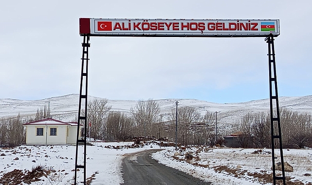 Aliköse Köyü&#039;nde Türkiye-Azerbaycan Dostluğunu Simgeleyen Hoş Geldiniz Tabelası