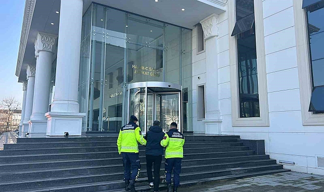 Anadolu Otoyolu&#039;ndaki ticari takside 3 kaçak göçmen yakalandı