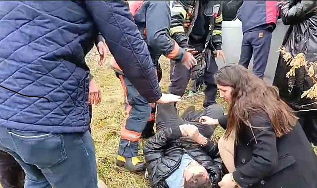 Araç şarampole yuvarlandı, sürücü sıkıştığı yerden güçlükle kurtarıldı