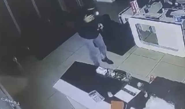 Ardahan&#039;da Akılalmaz Hırsızlık: 12 Yıllık Firari, Güvenlik Kamerasını Aldattı Ama Yakalandı