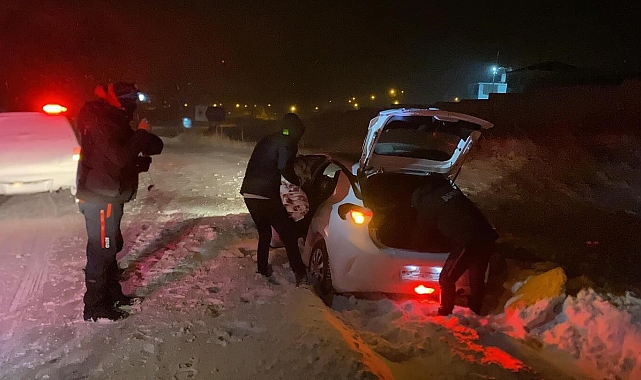 Ardahan&#039;da Kışın Sıkı Sıkıya Sarmaladığı Bir Gün: Yollar Kapalı, Vatandaşlar Mahsur Kaldı