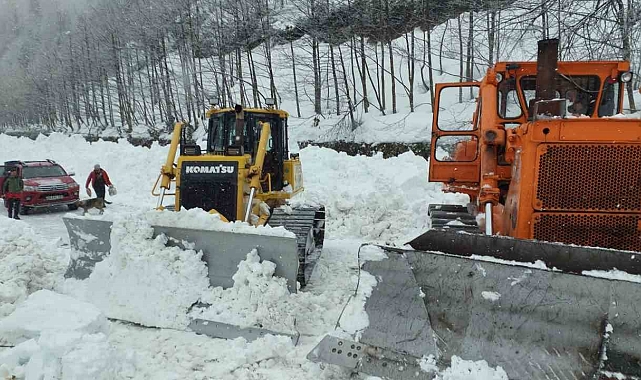 Artvin&#039;de 19 günlük kar esareti sona erdi