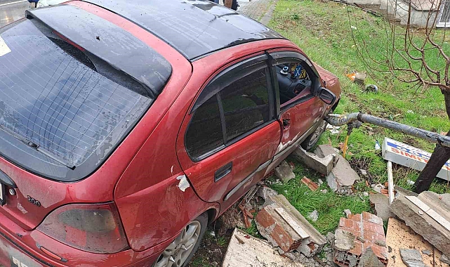 Balıkesir&#039;de Yağışlı Havada Meydana Gelen Kaza Paniğe Neden Oldu